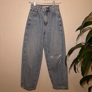 Baggy High-Waisted Jeans